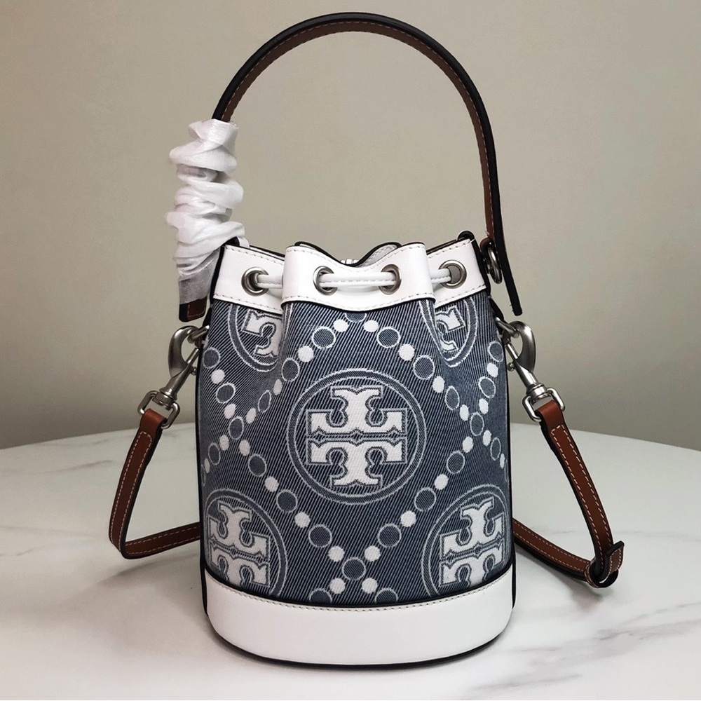 Tory Burch Denim Bucket Bag
Size: 15 * 11.5 * 19 - Picture 2 of 9